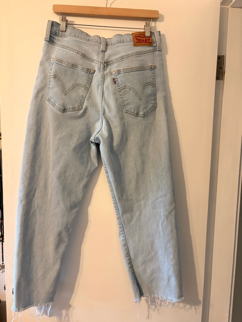 Levi's Ribcage Straight Ankle Lightwash Jeans - Picture 3 of 7